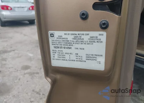 2001 Chevrolet Silverado 1500 Ls z USA, uszkodzony, nr VIN 1GCEK19T11E147841